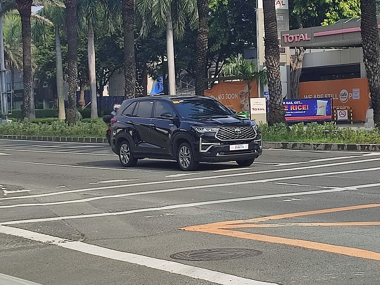 Innova Hycross — exact Kashmir cab hire photo