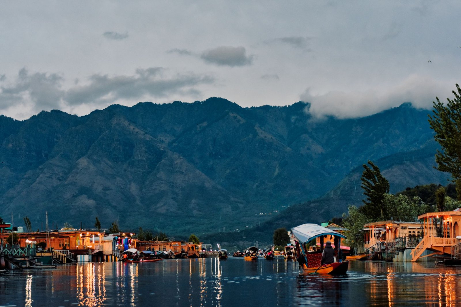 Houseboat evening lamps
